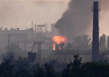 Rusia anuncia corredor humanitario para evacuar a civiles en planta de Azot