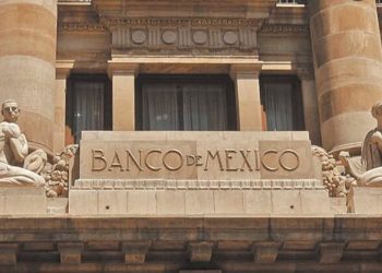 Banxico recorta PIB de 2.4% a 2.2% para este año