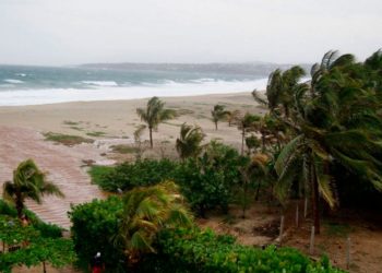 Alerta en Oaxaca y Guerrero por formación del ciclón Blas