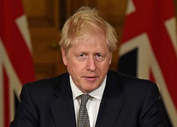 Boris Johnson salva la moción de censura interna con una exigua mayoría