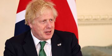 Johnson califica de innecesarios los paros en trenes y el Metro