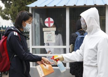 Corea del Norte reporta un brote de enfermedad infecciosa, además de su ola actual de COVID