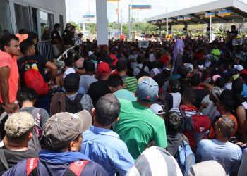 Nueva caravana migrante obtiene visas de tránsito en frontera sur de México