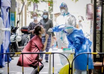 China suma 95 nuevos casos de COVID, 60 por contagio local