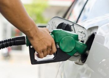 Este país les cobrará más a los extranjeros que carguen gasolina