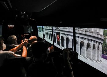Un autobús de realidad virtual recrea el esplendor de la antigua Roma