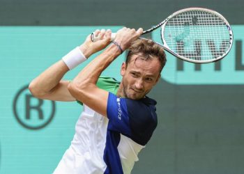 Medvedev acaba con el maleficio de Roberto Bautista en Halle