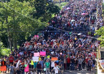Caravana con 3 mil migrantes sale del sur de México