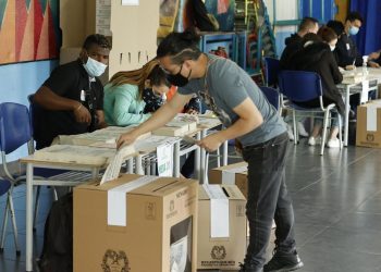 Colombia celebra segunda vuelta de las elecciones presidenciales