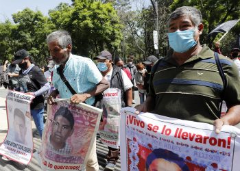 López Obrador no cumple promesa por resolver el caso Ayotzinapa