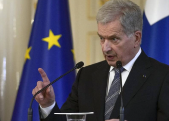 Presidente de Finlandia acusa a Rusia de usar armas de destrucción masiva en Ucrania