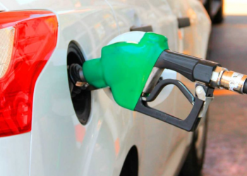 Ni un peso más: Sheinbaum y gasolineros pactan mantener el litro a menos de 24 pesos