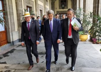 México comprometido con la transición a energías limpias: John Kerry