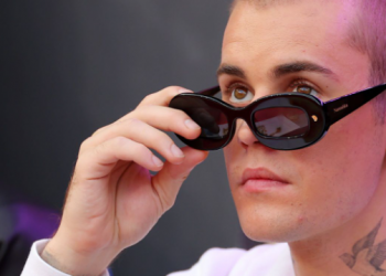 Justin Bieber pospone conciertos por parálisis facial