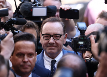 Kevin Spacey quedó en libertad bajo fianza tras comparecer ante un tribunal de Londres