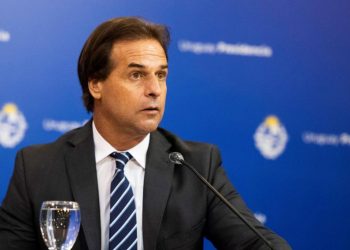 Presidente de Uruguay suspende su viaje a Cumbre de las Américas tras salir positivo a COVID 19