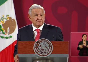 López Obrador se compromete a que habrá atención medica y medicamentos en un año