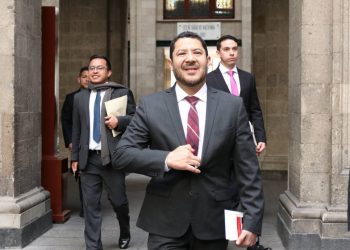 La gente no iba a aceptar un aumento mayor a un peso, tenemos que ser sensibles a la situación económica: Batres