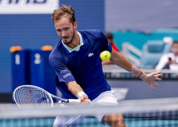 Medvedev se estrena como número uno de la ATP con victoria