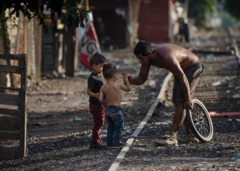 Uno de cada dos niñas y niños menores de seis años se encuentran en situación de pobreza, advierten investigadores