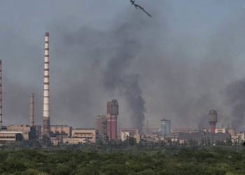 Rusia anuncia un corredor para evacuar a los civiles de la planta de Azot