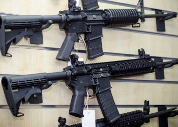 Nueva York aumenta de 18 a 21 años la edad para comprar rifle de asalto
