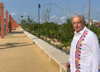 AMLO supervisa construcción del nuevo malecón de Villahermosa; esto es Tabasco y no como lo pintan, dice