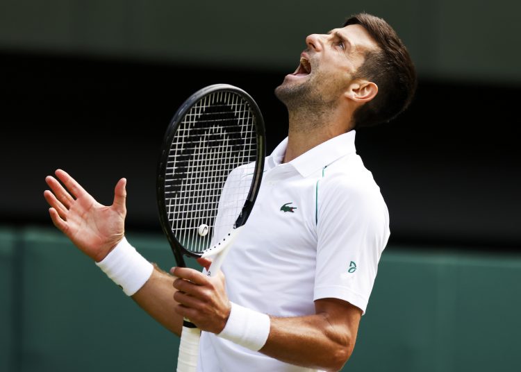 Wimbledon (United Kingdom), 05/07/2022.- Novak Djokovic of Serbia reacts in the men's quarter final match against Jannik Sinner of Italy at the Wimbledon Championships, in Wimbledon, Britain, 05 July 2022. (Tenis, Italia, Reino Unido) EFE/EPA/TOLGA AKMEN EDITORIAL USE ONLY
