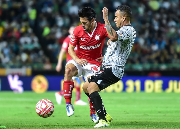 during the game Leon vs Toluca, corresponding Round 05 the Torneo Apertura 2022 of the Liga BBVA MX at Nou Camp Stadium, on July 26, 2022.



durante el partido Leon vs Toluca, correspondiente a la Jornada 05 del Torneo Apertura 2022 de la Liga BBVA MX en el Estadio Nou Camp, el 26 de julio de 2022.