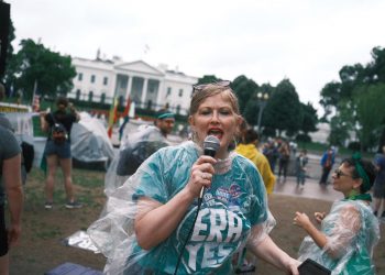 Protestan frente a la Casa Blanca por la sentencia del aborto en EU