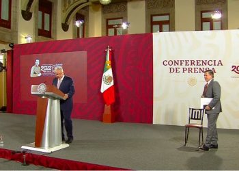Como lo prometió, López Obrador presenta el Quién es quién en los sueldos