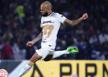 Los Pumas de Dani Alves reciben al líder Monterrey en esperado duelo