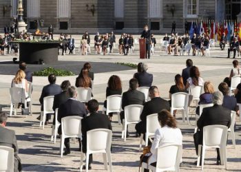 España recuerda a los miles de fallecidos por COVID en un homenaje de Estado