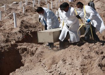 Ascienden a 22 los cadáveres localizados en fosas de Michoacán