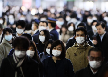 Japón rompe récord de contagios de COVID-19; sumó más de 107 mil en un día