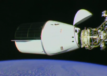 La cápsula Dragon de SpaceX llega a la EEI con cargamento científico