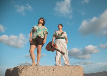 El dueto de cantautoras veracruzanas, Silvia y Karmen, regresan con “No tenemos prisa”