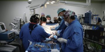 Médicos especialistas del Centro Médico La Raza han realizado 231 trasplantes de corazón a 34 años del primer procedimiento en 1988