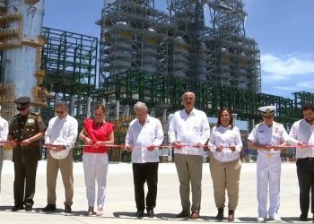 López Obrador encabeza la inauguración de la primera etapa de la Refinería Olmeca en Dos Bocas