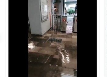 La fuerte lluvia de anoche dejó afectaciones en el Metro, paraderos y vías primarias