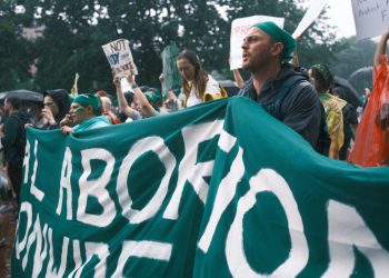 Protestan frente a la Casa Blanca por la sentencia del aborto en Estados Unidos