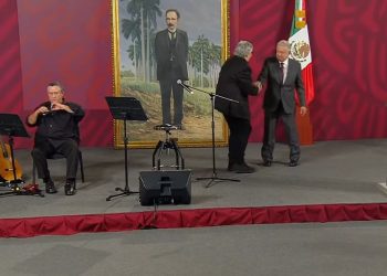 Presidente de Cuba celebra la participación del cantante Amaury Pérez en la mañanera