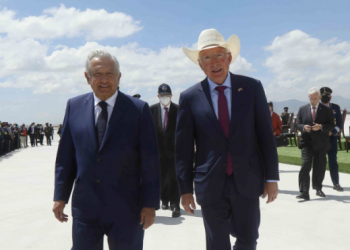 López Obrador defiende al embajador de EU de las críticas en Washington