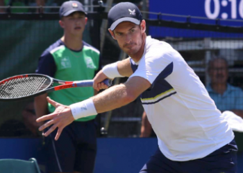 Andy Murray resiste en Newport