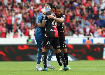 Atlas jugando bien al futbol vence 3-2 a Cruz Azul