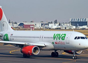Pasajero con crisis nerviosa provoca aterrizaje de emergencia en vuelo de Viva Aerobus