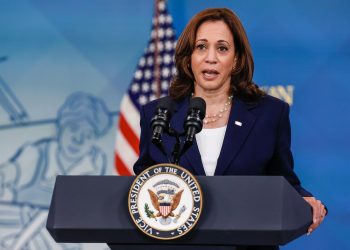 Kamala Harris se opone a las leyes estatales que recortan derechos de las mujeres