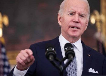 Biden toma medidas para proteger el derecho al aborto y defenderse de críticas