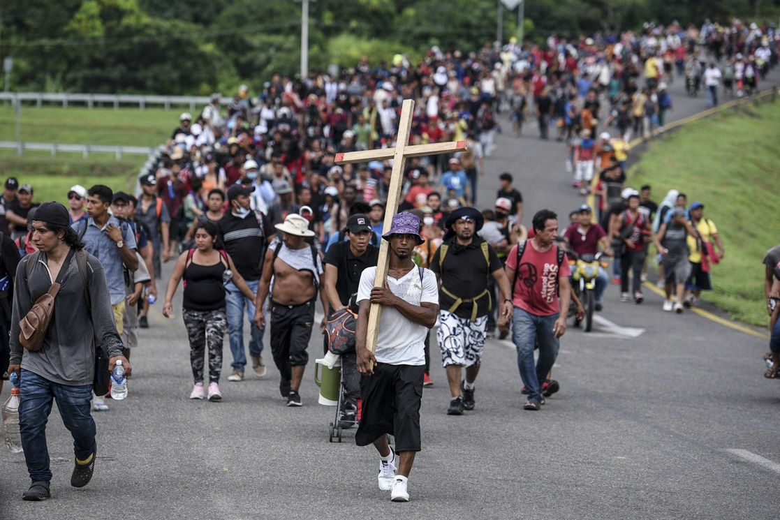 Avanza caravana de migrantes de Tapachula hacia Huixtla Chiapas