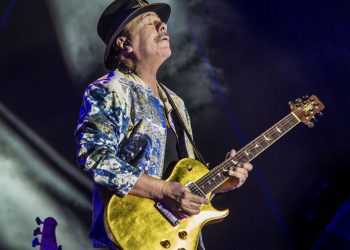 Carlos Santana colapsa en pleno concierto en Michigan